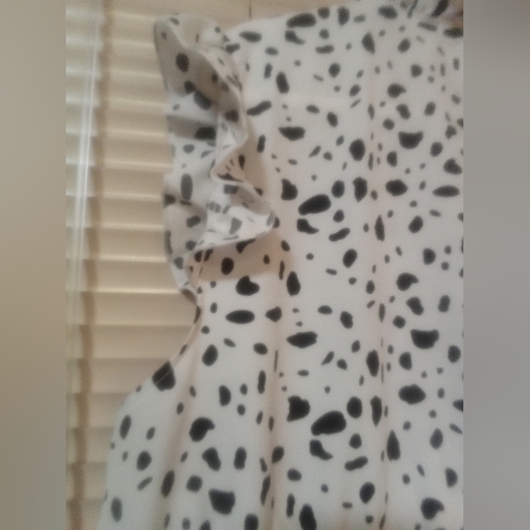 Black and white blouse with ruffles - Picture 6 of 10